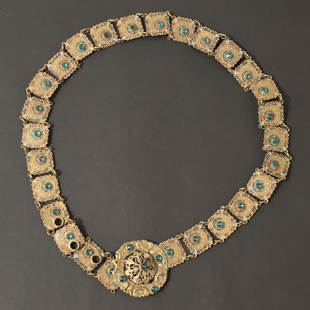 Elegant Gold and Green Necklace